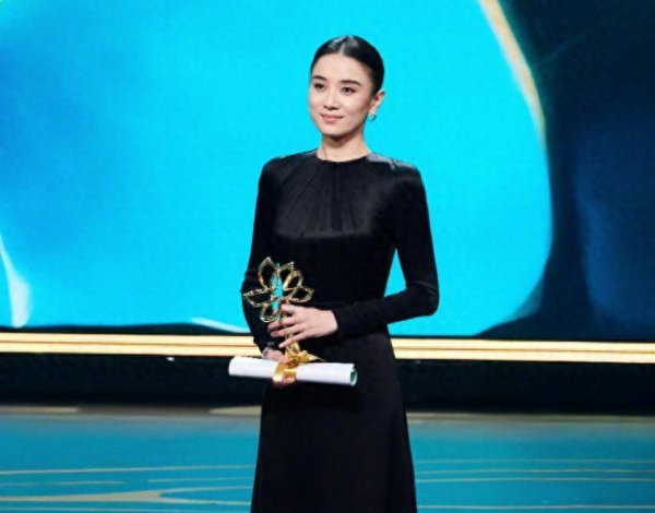 日升鑫 宋佳获白玉兰“最佳女主角”被指太憋屈，直接被三位竞争者抢风头