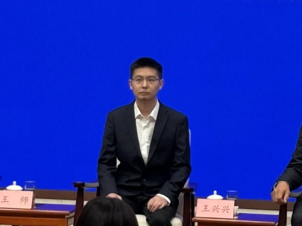 信弘配资 王兴兴：好的政策土壤，推动民企更有信心去投入研发生产，做面向未来的新技术