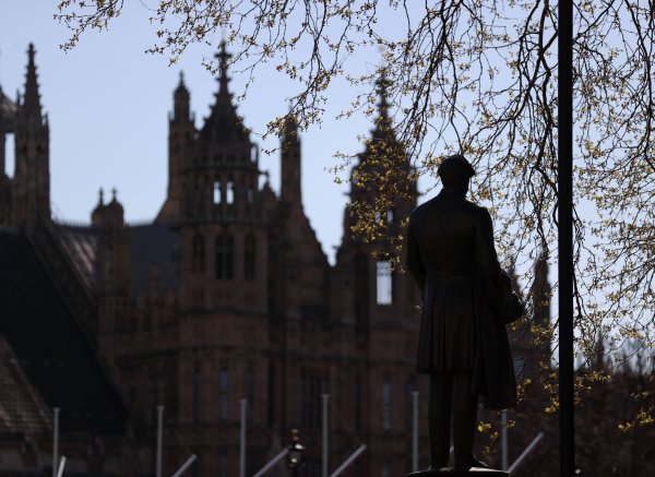 宏琳优配 英国拟下调选举投票年龄至16岁