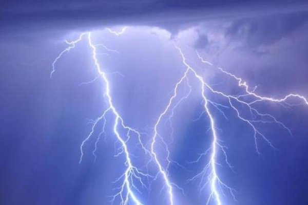 常盈股票 印度比哈尔邦过去一天19人因雷击身亡